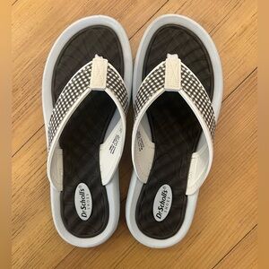 BRAND NEW DOCTOR DR. SCHOLLS GINGHAM FLIP FLOP THONG SANDALS
